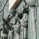 先祖をうやまい、亡くなった人々をしのぶ